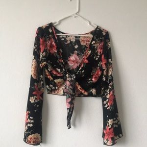 ✨✨Floral Tied Crop Top ✨✨